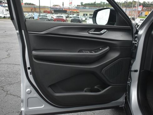 New 2026 Jeep Grand Cherokee Altitude image 12