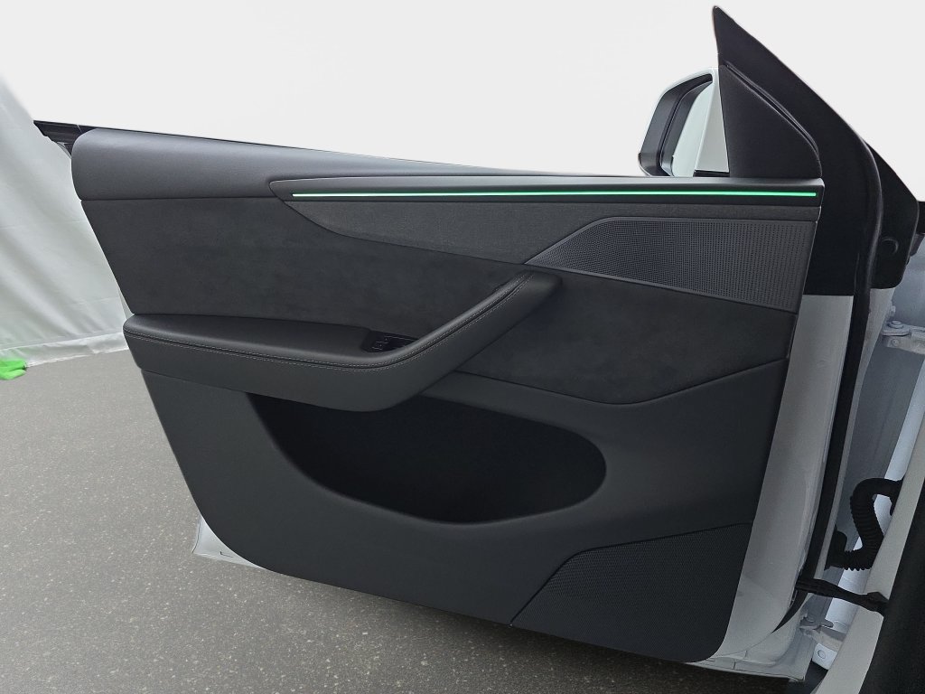 Used 2026 Tesla Model Y AWD image 24