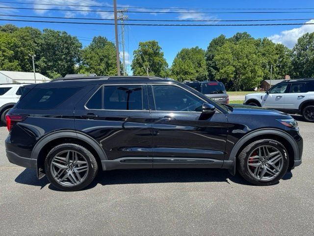Used 2025 Ford Explorer ST AWD/4WD image 9