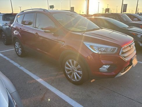 Used 2017 Ford Escape Titanium image 4