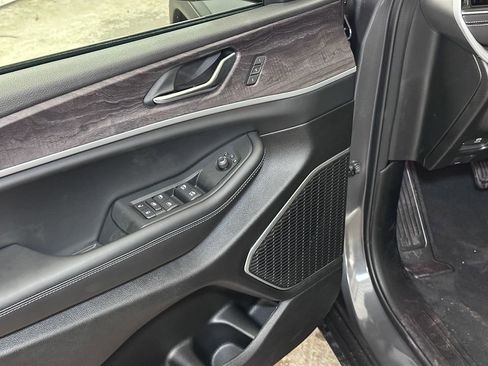 New 2025 Jeep Grand Cherokee Limited w/ Black Appearance Package image 18