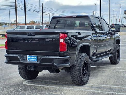 Used 2022 Chevrolet Silverado 2500 LT w/ Midnight Edition image 5