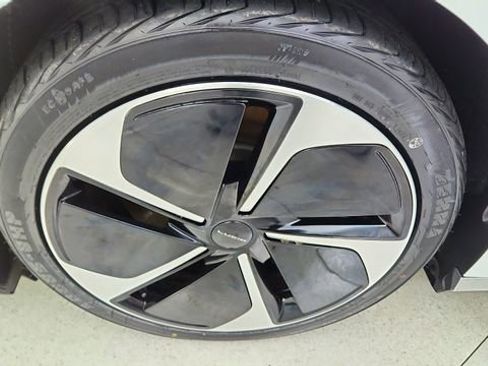 Used 2023 Lucid Air Touring image 58