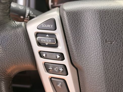 Used 2021 Nissan Titan SV w/ SV Convenience Package AWD/4WD image 23