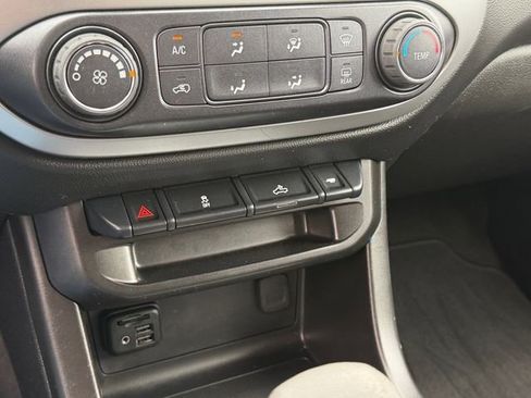 Used 2022 Chevrolet Colorado LT w/ LT Convenience Package AWD/4WD image 28