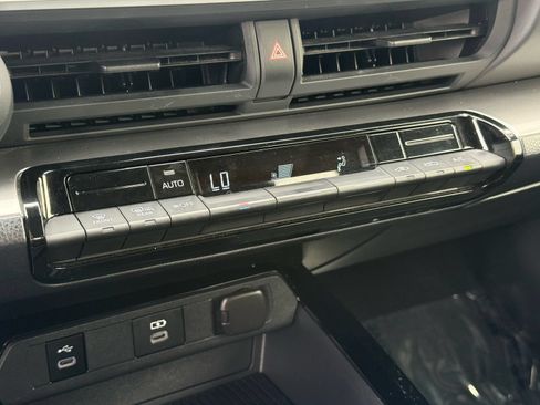 Used 2025 Toyota Prius LE FWD image 23