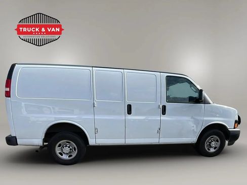 Used 2018 Chevrolet Express 3500 w/ Driver Convenience Package RWD image 7