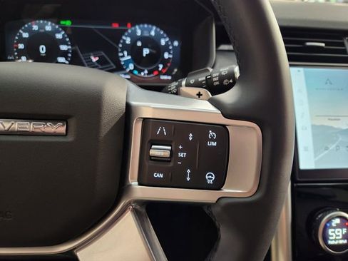 Used 2025 Land Rover Discovery S image 27