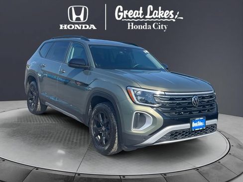 Used 2024 Volkswagen Atlas Peak Edition SE AWD/4WD image 1