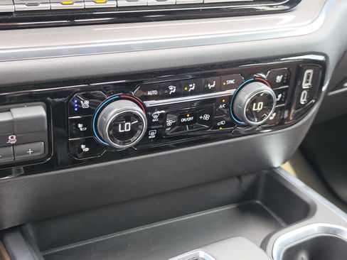 Used 2024 Chevrolet Silverado 1500 High Country w/ Technology Package image 21