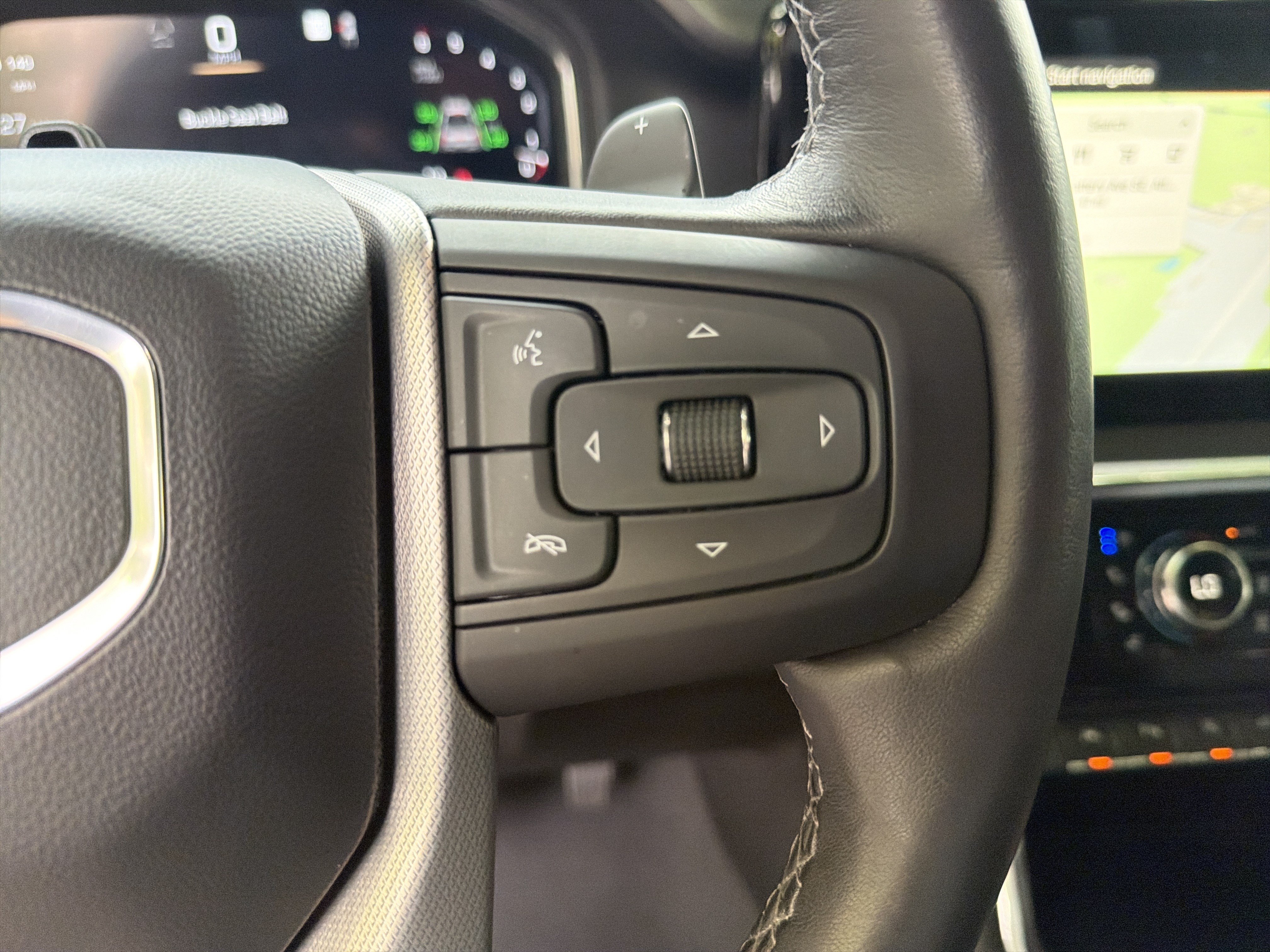 Used 2024 GMC Sierra 1500 Denali AWD/4WD image 12