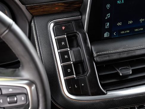 Used 2024 Chevrolet Suburban Premier image 22