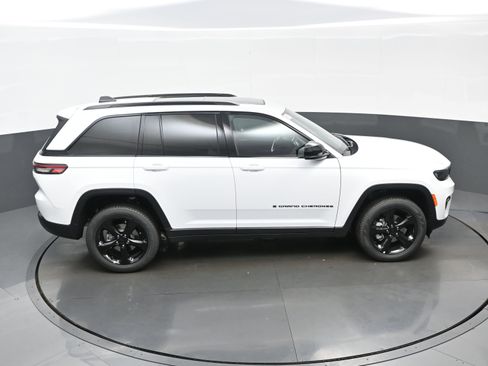 New 2025 Jeep Grand Cherokee Limited w/ Black Appearance Package image 23