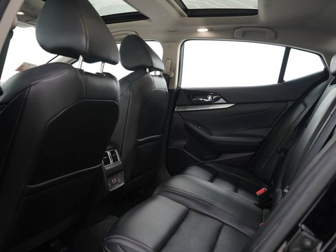 Used 2023 Nissan Maxima SL FWD image 17