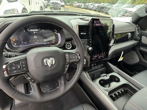 New 2026 RAM 1500 Laramie AWD/4WD image 22