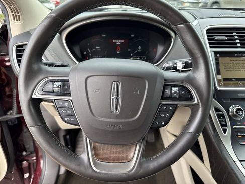 Used 2019 Lincoln Nautilus Select image 25