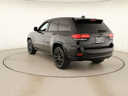 Used 2021 Jeep Grand Cherokee Laredo X RWD image 4