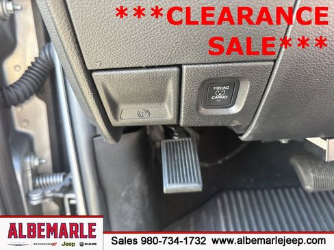 Used 2024 RAM 2500 Tradesman w/ Chrome Appearance Group image 17