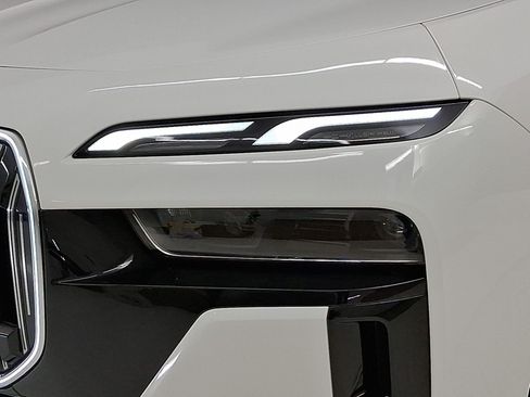 Used 2023 BMW 740i RWD image 12