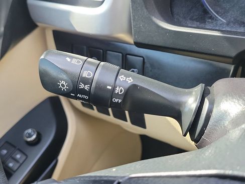Used 2019 Toyota Highlander XLE FWD image 11