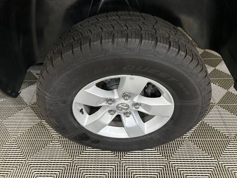 Used 2022 RAM 1500 Classic SLT AWD/4WD image 11