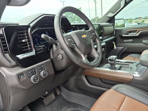 Used 2025 Chevrolet Silverado 1500 High Country AWD/4WD image 16