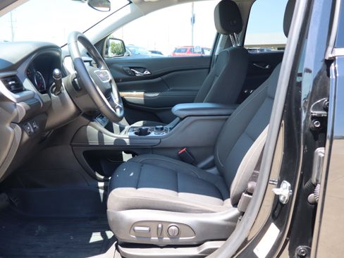 Used 2023 GMC Acadia SLE w/ Driver Convenience Package FWD image 9