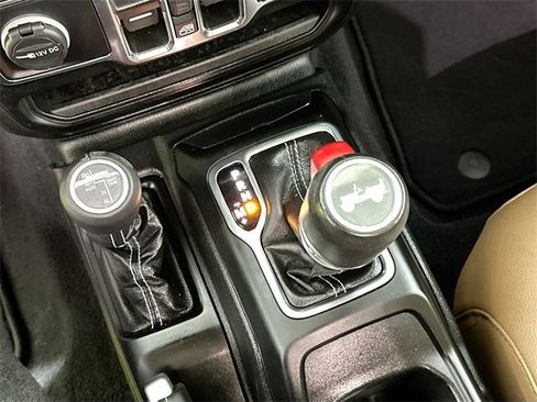 Used 2023 Jeep Wrangler Unlimited Sahara w/ Cold Weather Group image 15