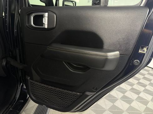 Used 2021 Jeep Wrangler Unlimited Sahara AWD/4WD image 30