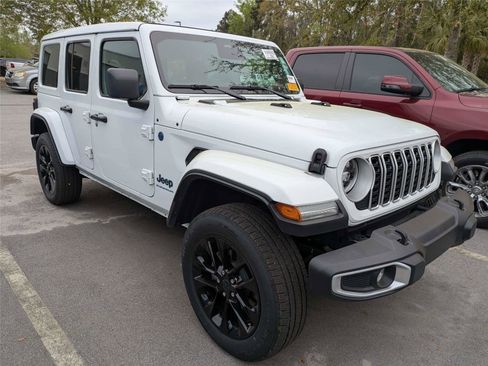 Used 2025 Jeep Wrangler Sahara w/ Safety Group image 5
