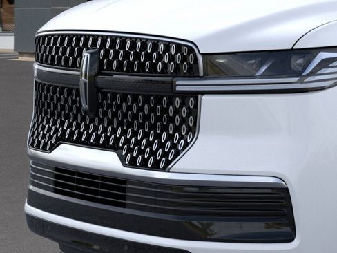 New 2026 Lincoln Navigator L Reserve AWD/4WD image 16