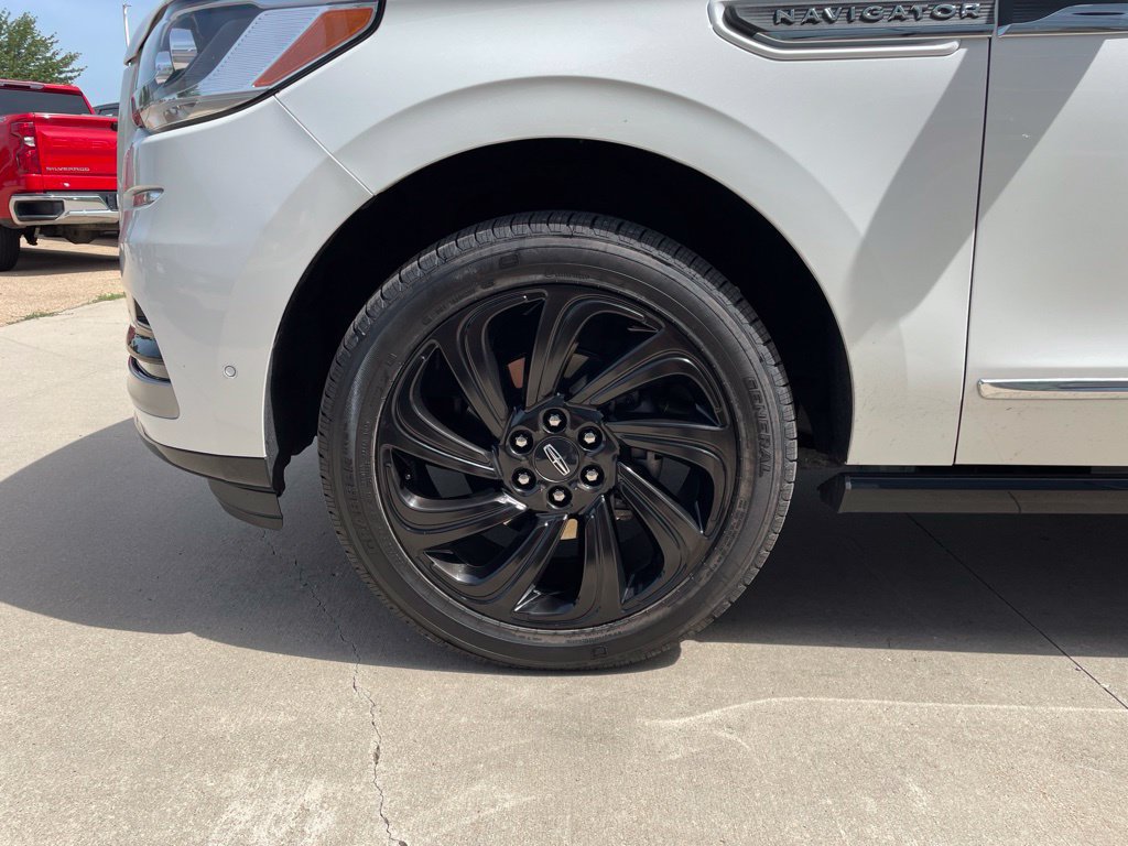 Used 2022 Lincoln Navigator Reserve AWD/4WD image 18
