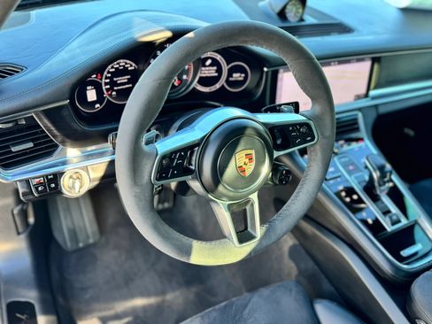 Used 2020 Porsche Panamera GTS AWD/4WD image 28