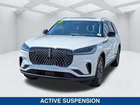 Used 2025 Lincoln Aviator AWD w/ Equipment Group 101A image 8