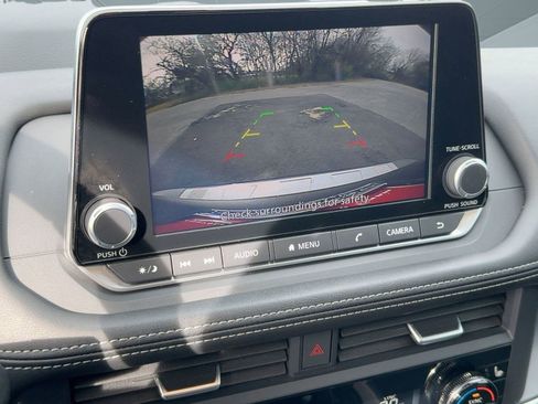 Used 2024 Nissan Rogue SV w/ SV Premium Package image 22