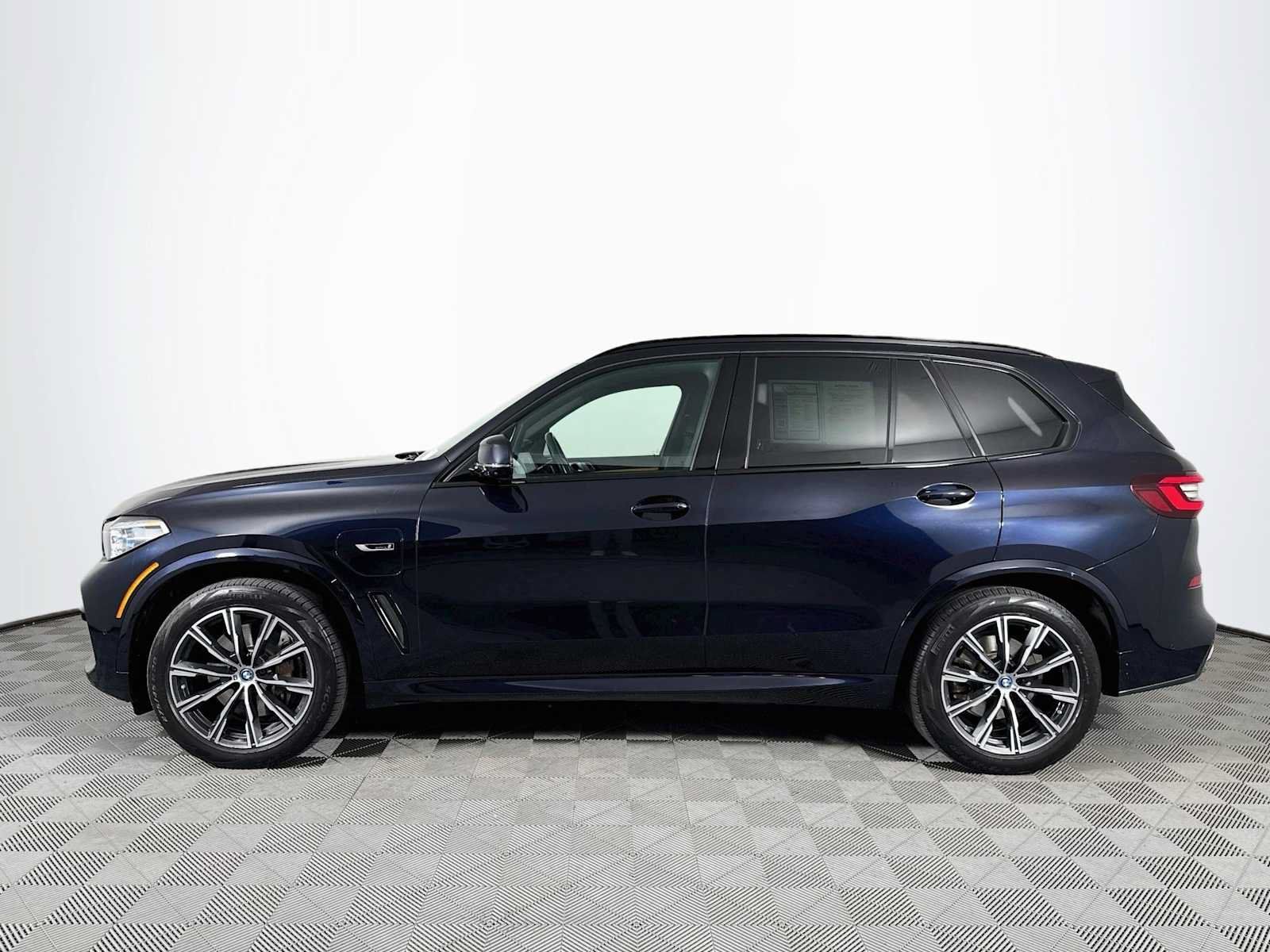 Used 2023 BMW X5 xDrive45e w/ Executive Package AWD/4WD image 8