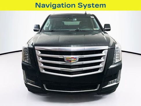 Used 2016 Cadillac Escalade Luxury image 2