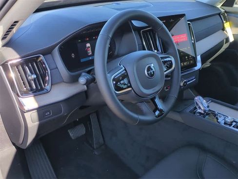 New 2026 Volvo XC90 B6 Plus image 2