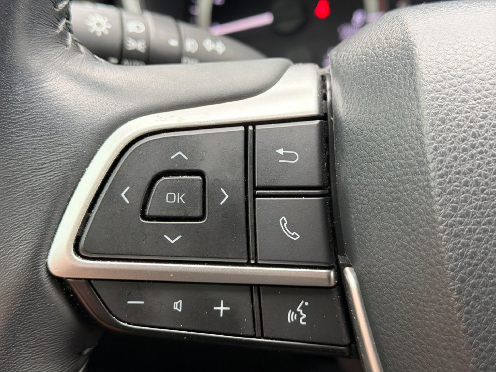 Used 2023 Toyota Highlander XLE FWD image 26