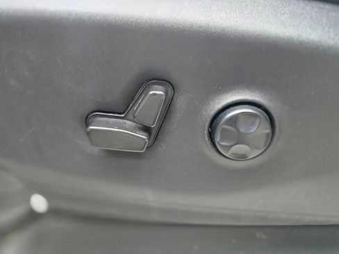 Used 2022 Chrysler Pacifica Touring-L FWD image 12