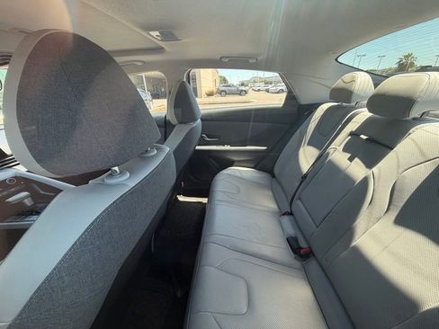 Used 2023 Hyundai Elantra Limited FWD image 10
