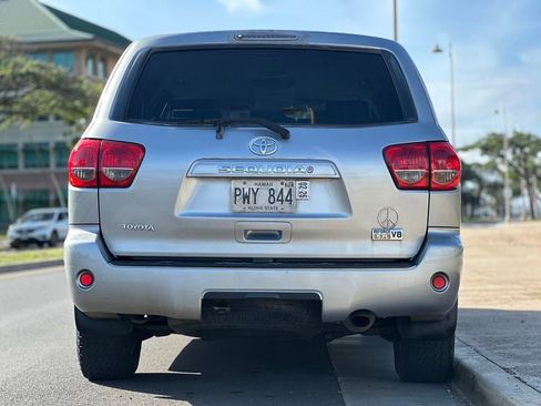 Used 2008 Toyota Sequoia SR5 RWD image 4