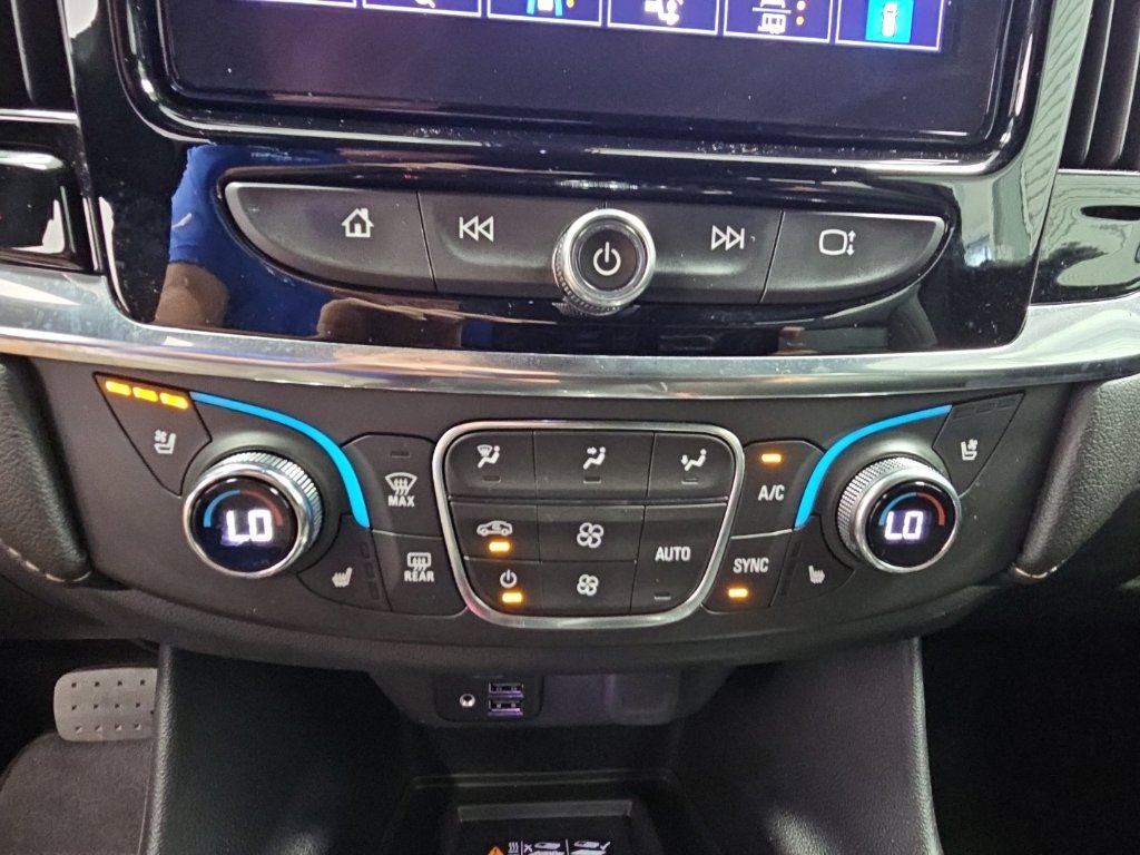 Used 2023 Chevrolet Traverse Premier FWD image 21