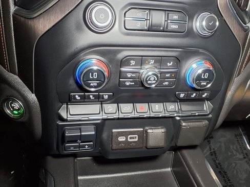 Used 2022 GMC Sierra 1500 AT4 image 6