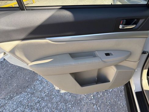 Used 2010 Subaru Outback 2.5i Premium AWD/4WD image 15