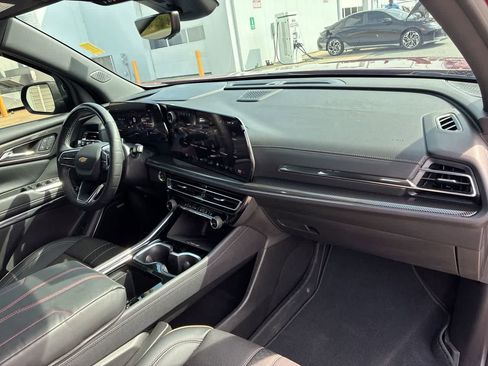 Used 2025 Chevrolet Traverse High Country w/ LPO, Floor Liner Package FWD image 29