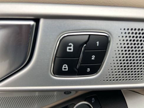 Used 2023 Ford Explorer Limited w/ Limited Technology Package image 23