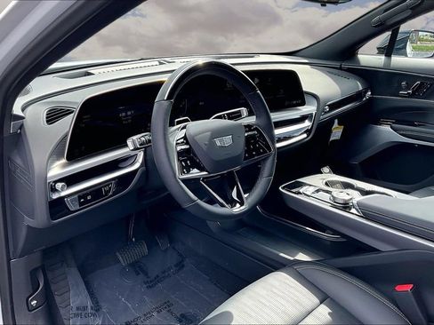 Used 2024 Cadillac Lyriq Luxury AWD/4WD image 17