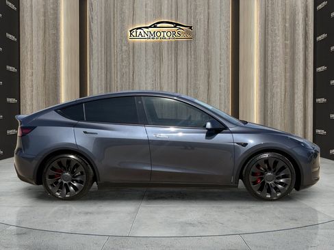 Used 2022 Tesla Model Y Performance image 6