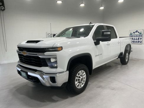Used 2024 Chevrolet Silverado 2500 LT AWD/4WD image 4